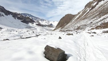 Dağ kar, vadi ve manzara
