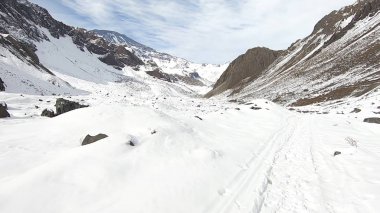 Dağ kar, vadi ve manzara