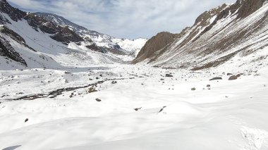 Dağ kar, vadi ve manzara