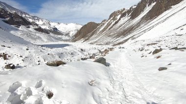 Dağ kar, vadi ve manzara