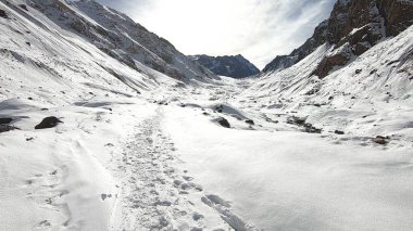 Dağ kar, vadi ve manzara