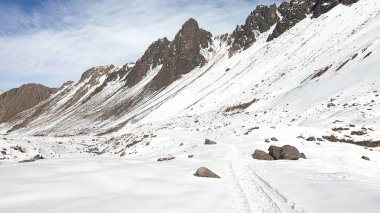 Dağ kar, vadi ve manzara