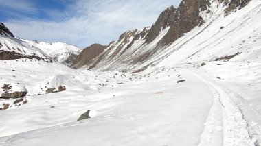 Dağ kar, vadi ve manzara