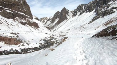 Dağ kar, vadi ve manzara