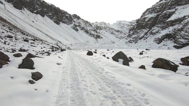 Dağ kar, vadi ve manzara