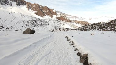 Dağ kar, vadi ve manzara