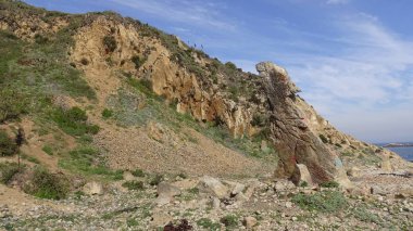 Kayalık plaj ve doğanın peyzajı