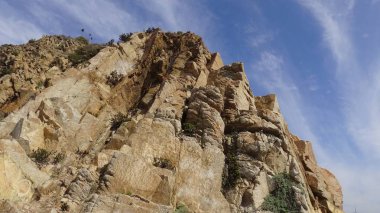 Kayalık plaj ve doğanın peyzajı