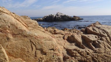 Kayalık plaj ve doğanın peyzajı