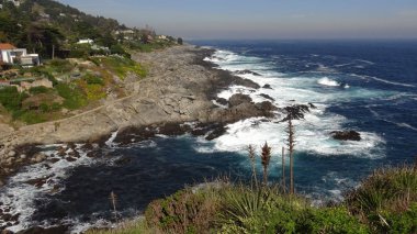 Kayalık plaj ve okyanus manzarası manzara