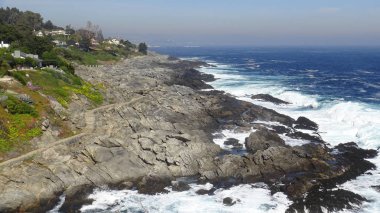 Kayalık plaj ve okyanus manzarası manzara