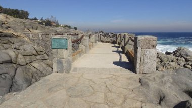 Kayalık plaj ve doğanın peyzajı