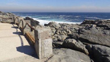 Kayalık plaj ve doğanın peyzajı