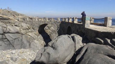 Kayalık plaj ve doğanın peyzajı