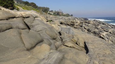 Kayalık plaj ve doğanın peyzajı