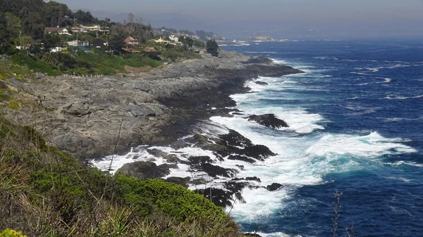 Kayalık plaj ve okyanus manzarası manzara