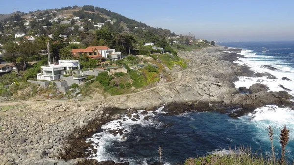 Kayalık plaj ve okyanus manzarası manzara