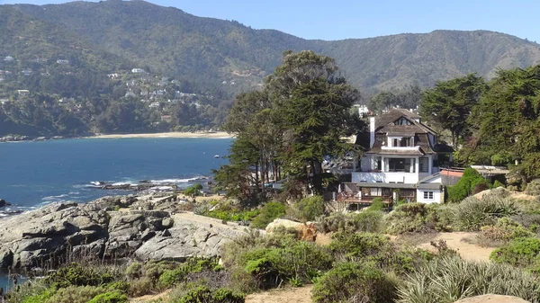 Kayalık plaj ve okyanus manzarası manzara