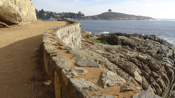 Kayalık plaj ve doğanın peyzajı