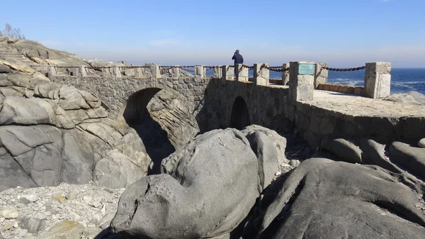 Kayalık plaj ve doğanın peyzajı