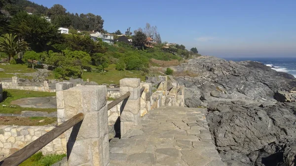 Kayalık plaj ve doğanın peyzajı