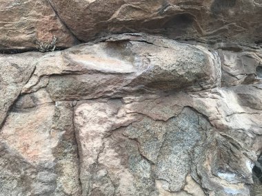 Sahilde peyzaj ve kayalar