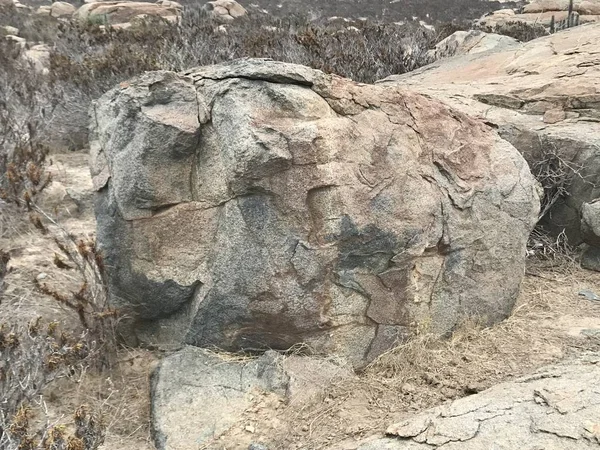 海滩的风景和巨石 — 图库照片