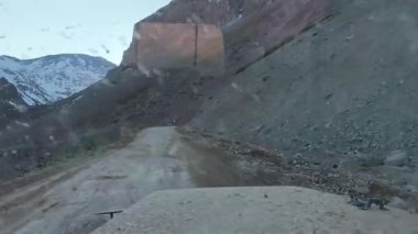 Şili 'deki Cajon del Maipo' da Dodge kamyonuyla macera
