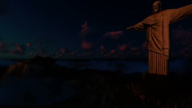 İsa'nın kurtarıcı turistlerin gün batımında, Rio de Janeiro, bulutların üzerinde hava