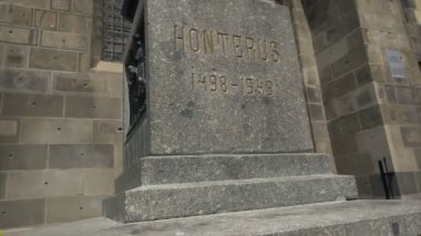 Görüntüleri Gotik mimarisi, Johannes Honterus heykeli, Siyah Kilisesi Brasov, Romanya, eğimli