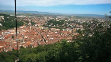 Romanya Brasov şehir açığa Tampa Tepesi'nden inen teleferik