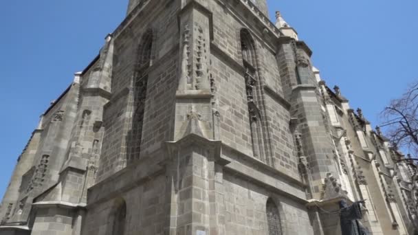 고딕 건축, 브라 쇼 브, 루마니아, 코너 보기 기울기에 검은 교회 영상 — 비디오