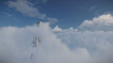 Uzun yürüyüşe çıkan kimse bulutlar, güzel mavi gökyüzü, dron yukarıda bir dağın tepesinde görüntülemek 4 k