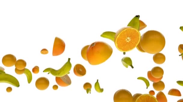 Čerstvé banány a pomeranče v pomalém pohybu proti bílé — Stock video