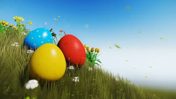 Színes húsvéti tojást a zöld rét, gyönyörű virágok