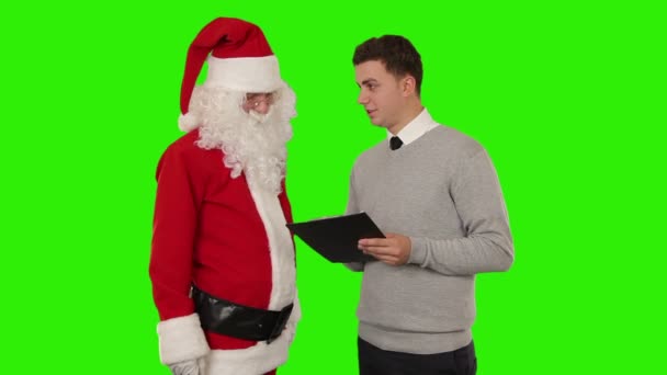 サンタクロースと若いビジネスマン 緑の画面 — ストック動画