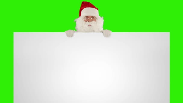 圣诞老人出现在一张白色的床单后面 上面有绿色的屏幕 — 图库视频影像