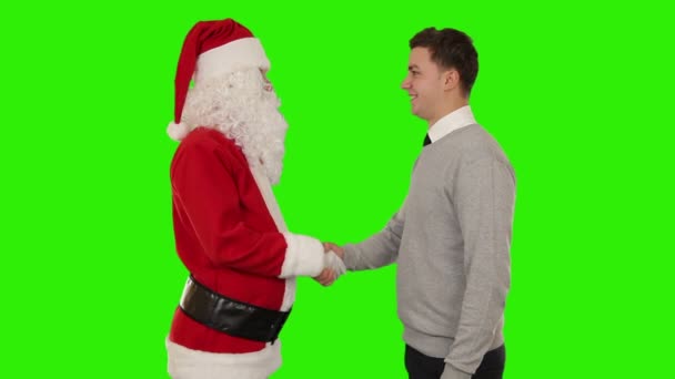 Санта Клаус Молодой Бизнесмен Пожимают Друг Другу Руки Зеленый Экран — стоковое видео