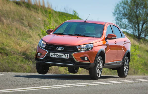 Togliatti 러시아 2018 새로운 Lada 베스타의 션에서 러시아 나쁜도 Roadless — 스톡 사진