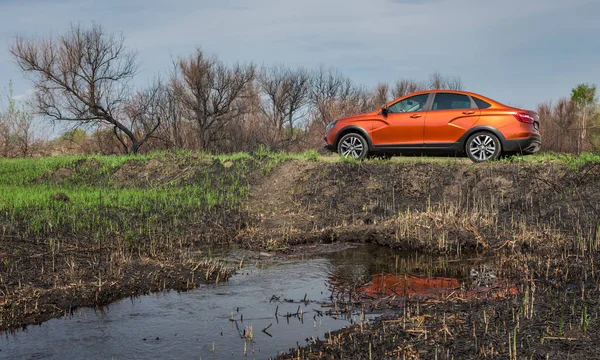 Togliatti 러시아 2018 새로운 Lada 베스타의 션에서 러시아 나쁜도 Roadless — 스톡 사진