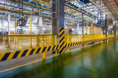 Izhevsk, Rusya - 25 Eylül 2015: Lada otomobil Lada-Izhevsk araba Fabrikası'nda yeni montaj hattı için boş alan. Izhevsk araba fabrikasında yeni atölyeler için sanayi alanı