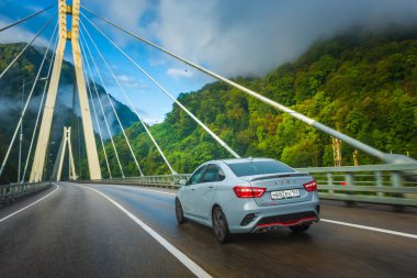 Sochi, Krasnodar bölgesi, Rusya Federasyonu - 01 Eylül 2018: o yeni prestijli Lada Vesta spor araba, Rusya Federasyonu yüksek hızlı yollarda. Sunu Avtovaz yeni araç üretimi 