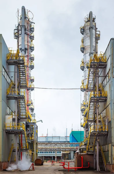 Τολιαπάτι Περιοχή Σαμάρα Ρωσία Απριλίου 2019 Χημικό Εργοστάσιο Εργασίες Σωληνώσεων — Φωτογραφία Αρχείου