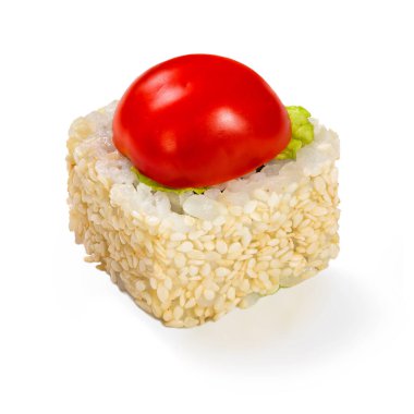 Suşi rulosu beyaz arkaplanda izole edildi