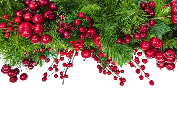 Bordure Guirlande Noël Avec Des Baies Rouges Isolé Sur Blanc — Photo