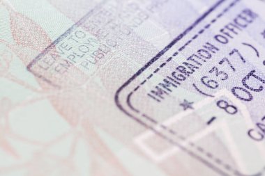 Pasaport vize pulları yumuşak odaklı. Seyahat arkaplanı.