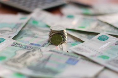 para, Rus faturaları ve para masaya vardır
