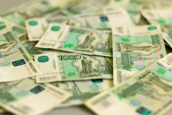 Dinero Billetes Rusos Denominaciones Mil Rublos Esparcidos Sobre Mesa — Foto de Stock