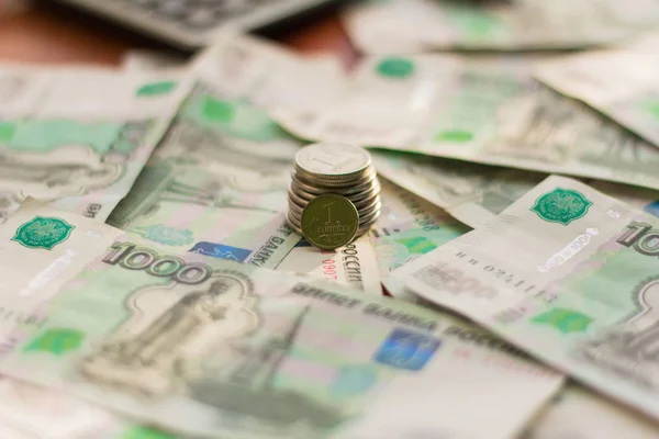 Dinero Billetes Monedas Rusas Están Sobre Mesa — Foto de Stock