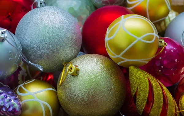 クリスマスのおもちゃ ボール クリスマス ツリー装飾用コーン ロイヤリティフリーのストック画像